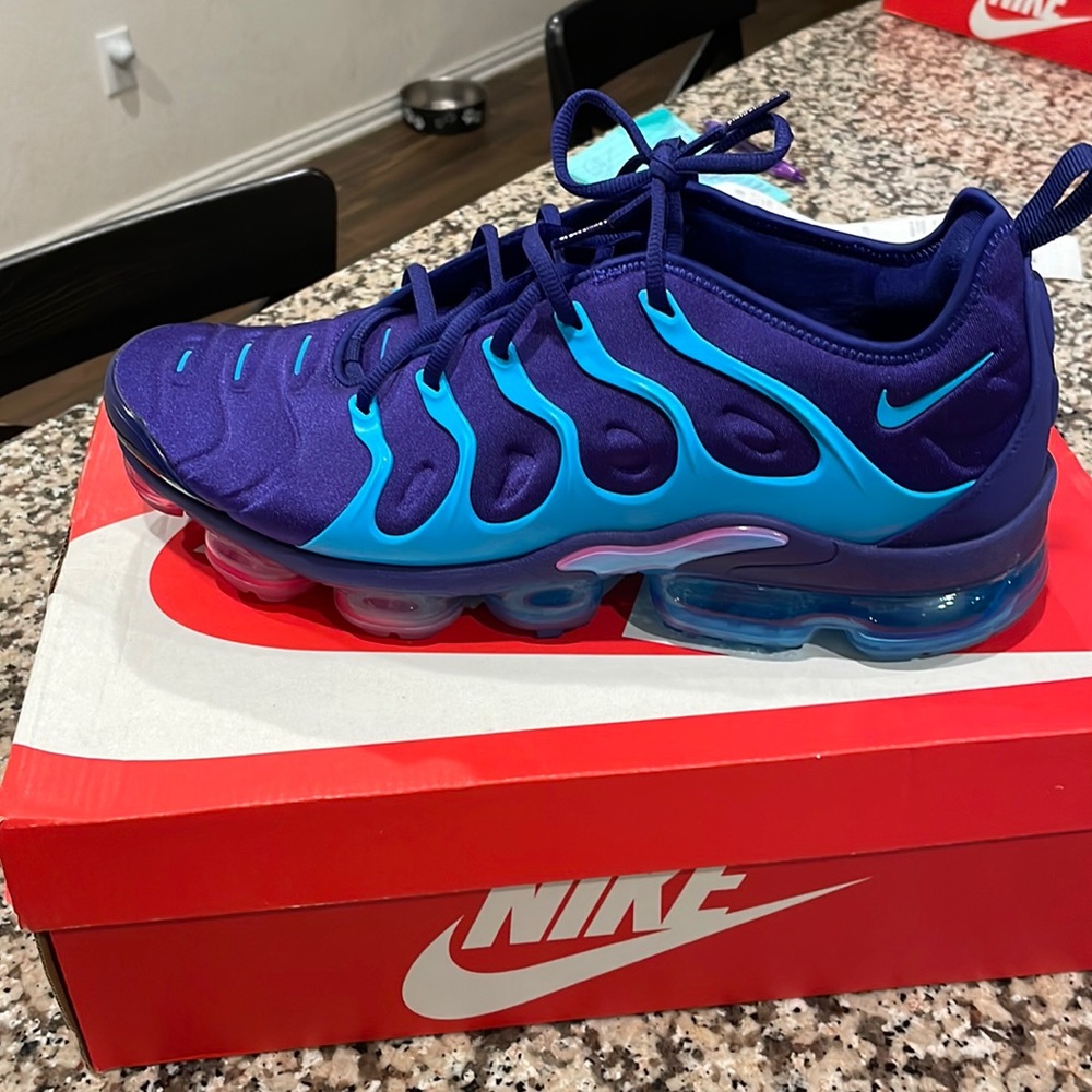 EUC nike vapormax plus worn once